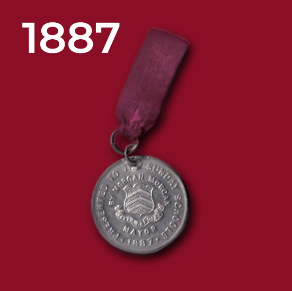 Cardiff Sunday School jubilee medal that features the Villa Cardiff crest.