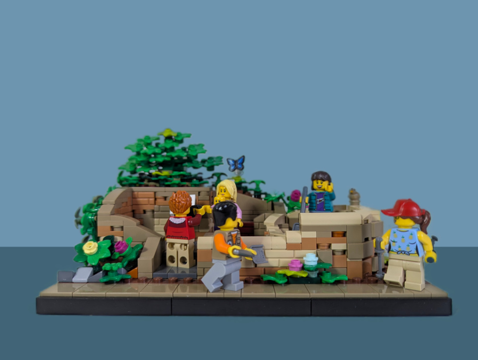 Lego model of the Tollhouse in Tongwynlais with minifigures